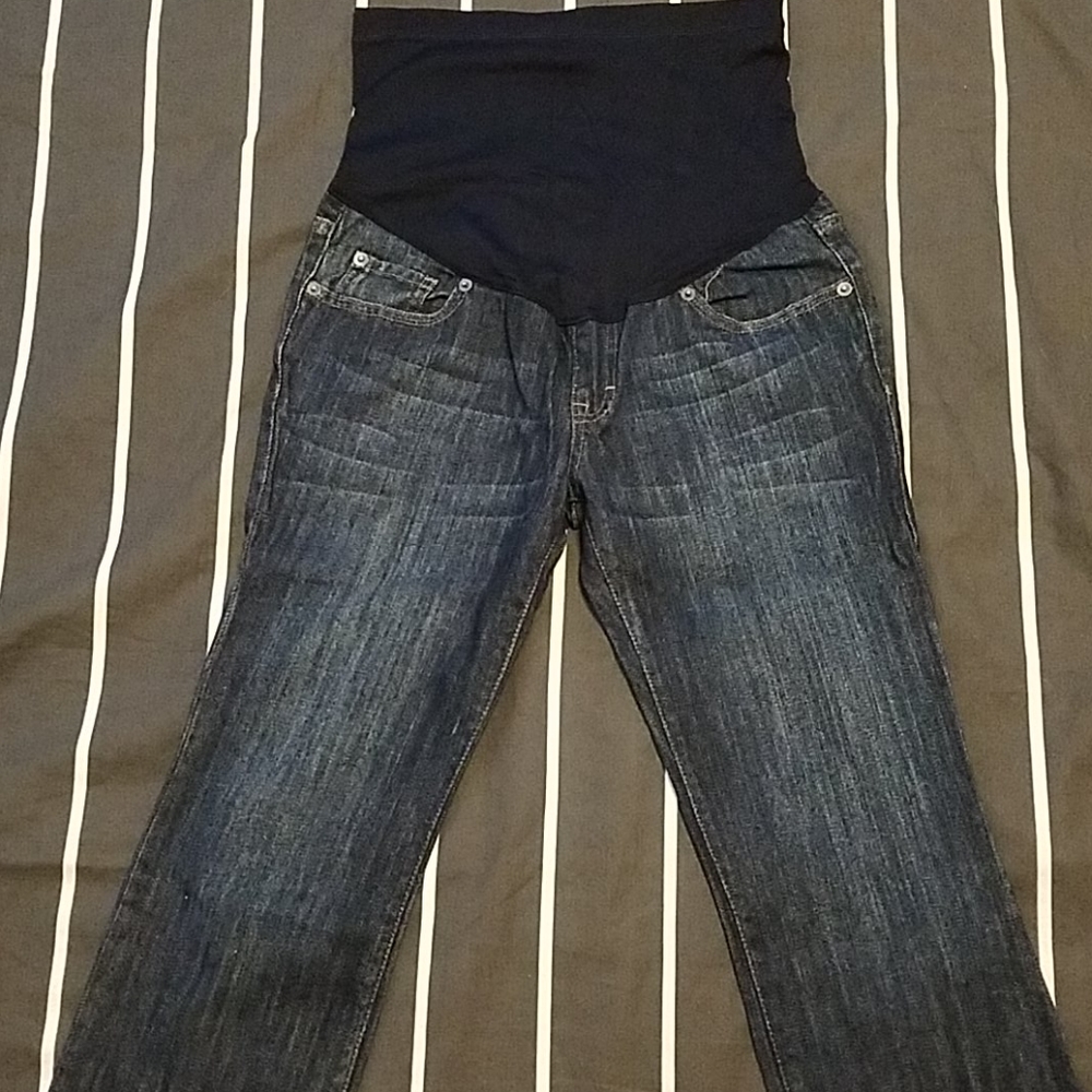 Liz Lange maternity denim capri. Size 2